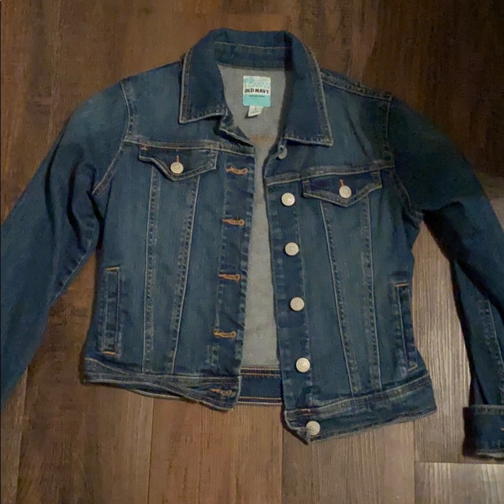I am selling this item because it does not fit me